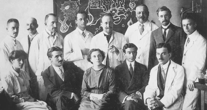 Fotografia del Dr. Alois Alzheimer amb els seus col·laboradors el 1909-1910. 
Achúcarro és el segon per la dreta a la fila superior. El de la seva dreta és el Dr Alzheimer.
